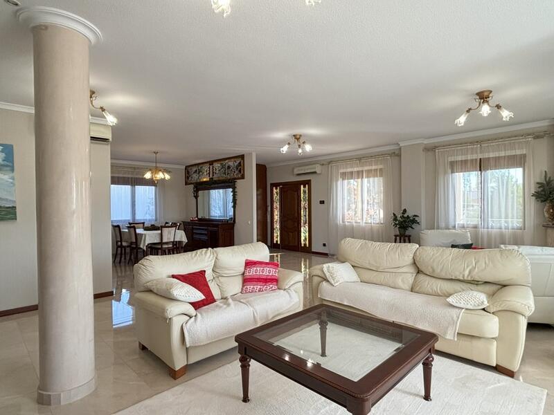 5 bedroom Villa for sale