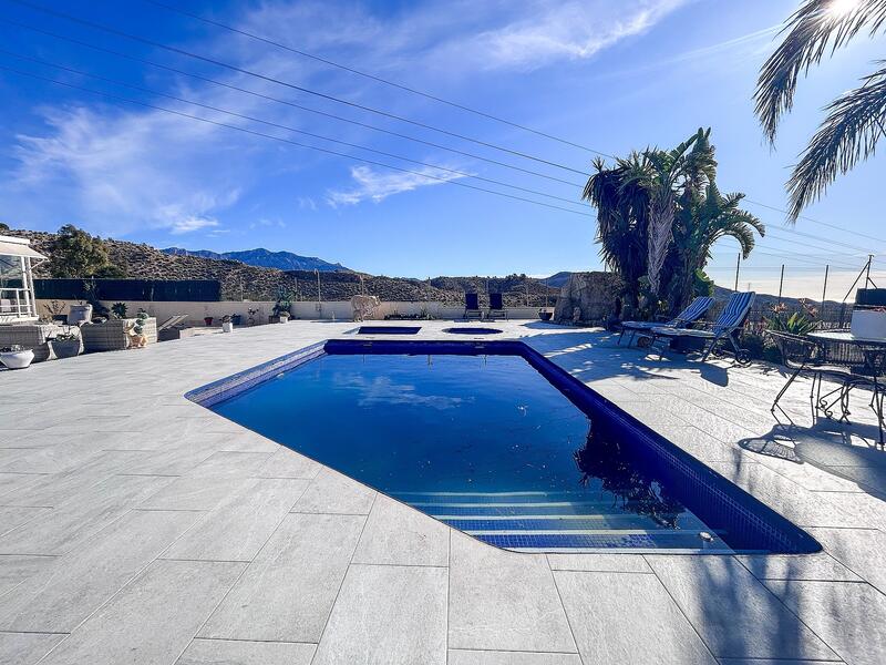 5 bedroom Villa for sale