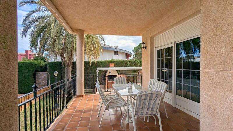 4 спальная комната вилла продается