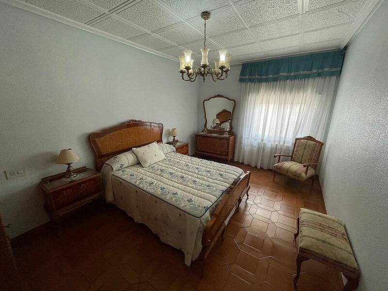 5 bedroom Townhouse for sale