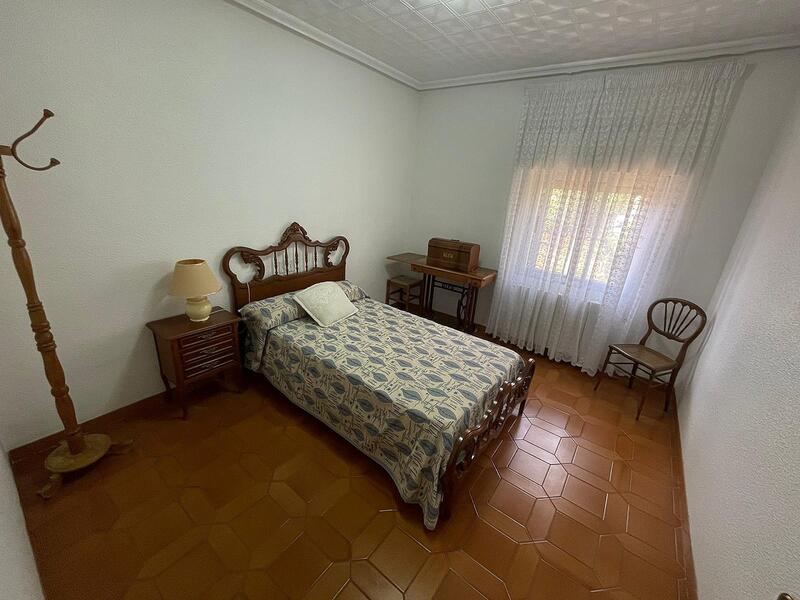 5 bedroom Townhouse for sale