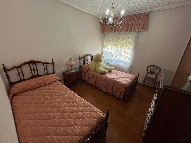 5 bedroom Townhouse for sale