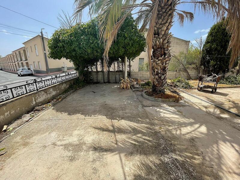 5 bedroom Townhouse for sale