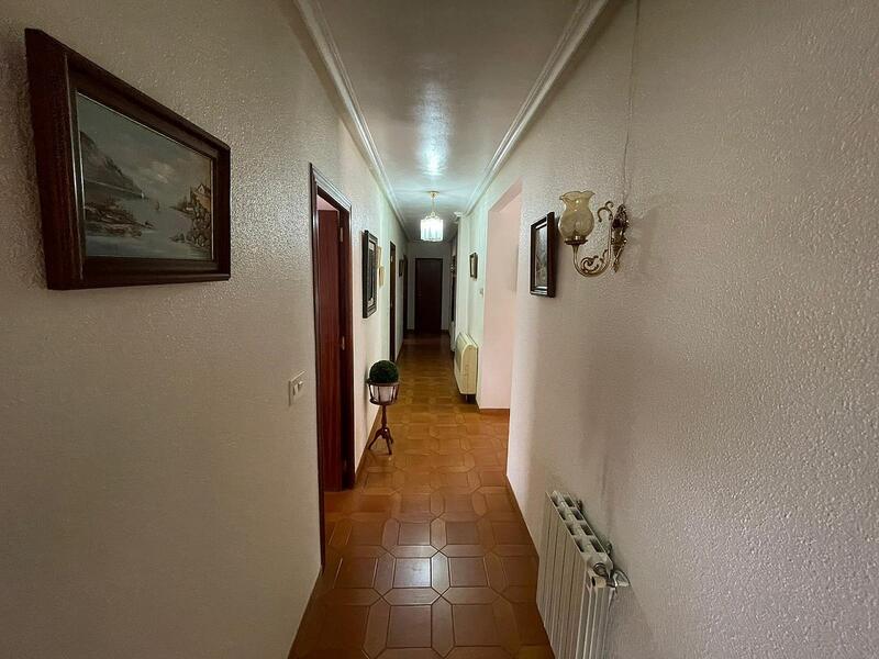 5 bedroom Townhouse for sale