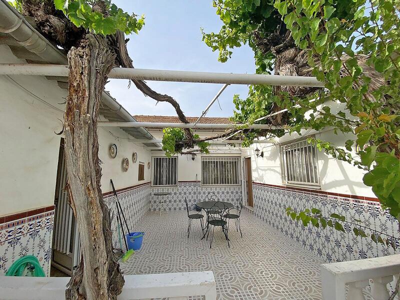 3 спальная комната городская тюрьма продается