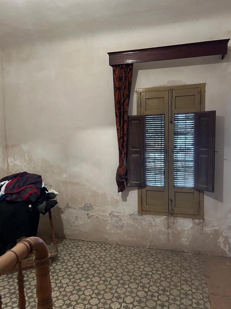 4 спальная комната городская тюрьма продается