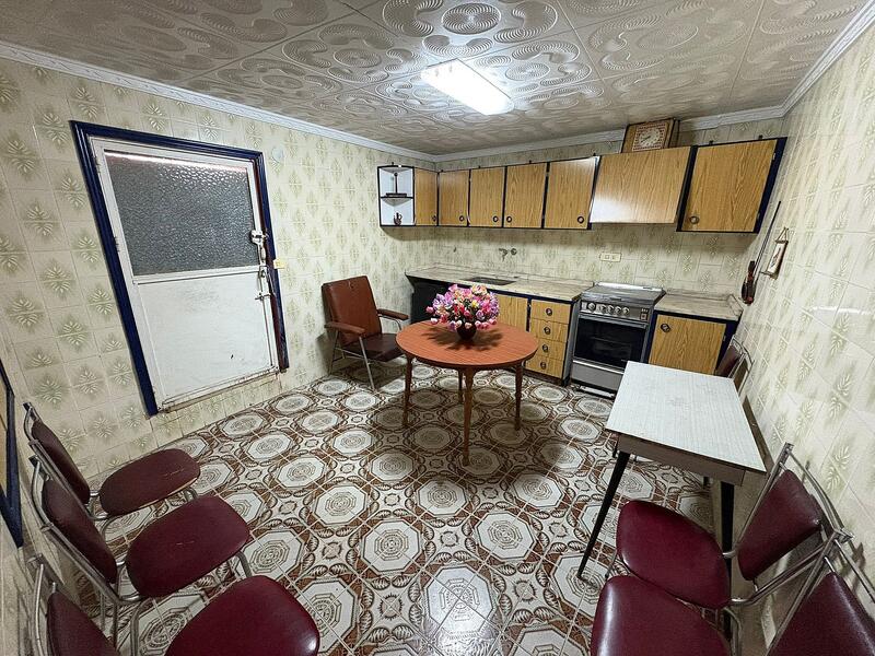 4 bedroom Townhouse for sale