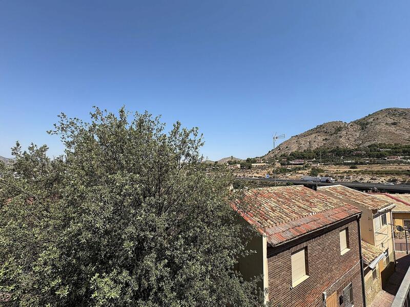 4 bedroom Townhouse for sale