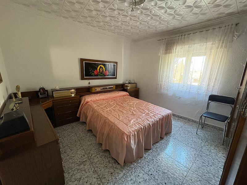 4 bedroom Townhouse for sale