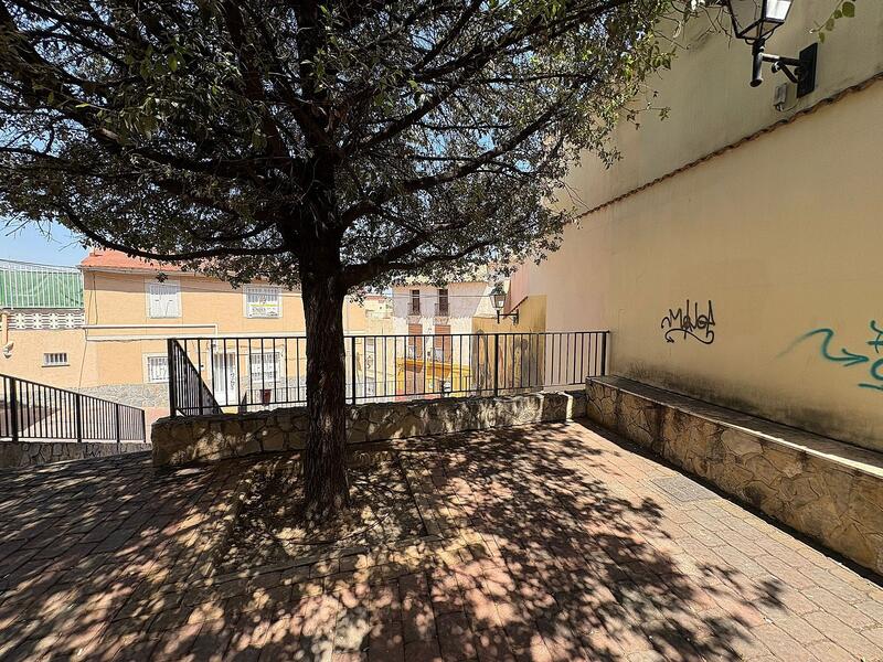 4 bedroom Townhouse for sale