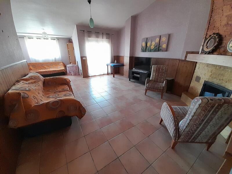 4 bedroom Townhouse for sale