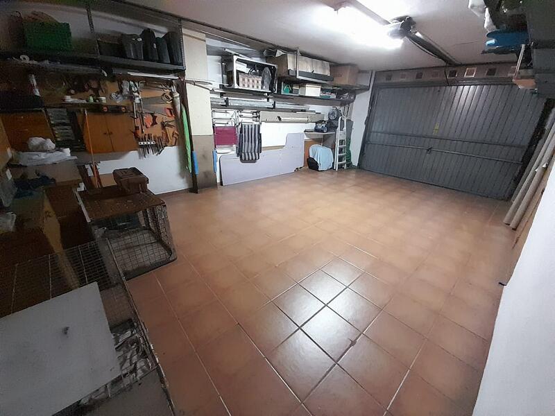 4 bedroom Townhouse for sale