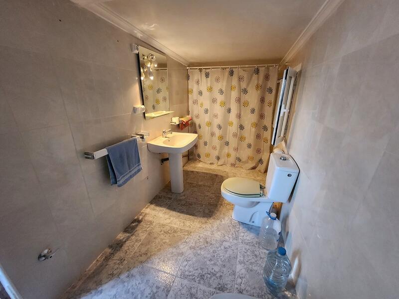 6 bedroom Townhouse for sale