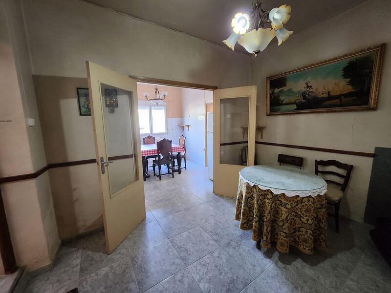 6 bedroom Townhouse for sale