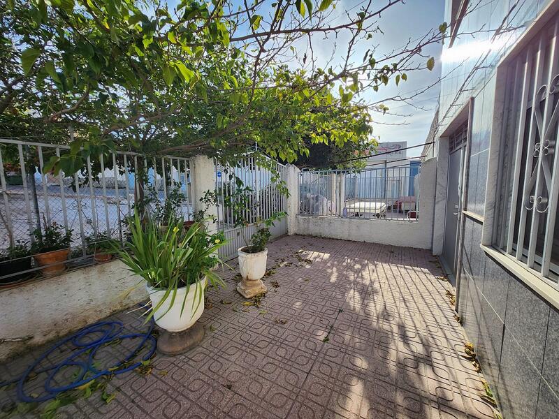 6 bedroom Townhouse for sale