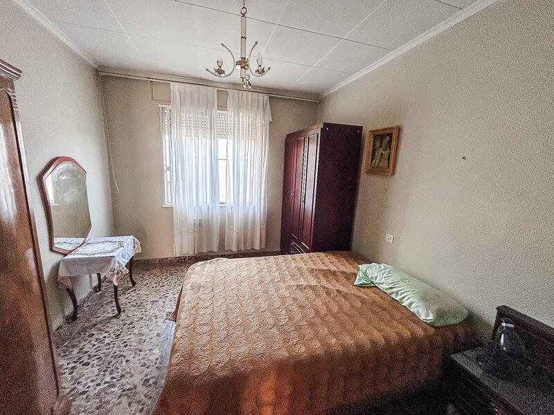 6 bedroom Townhouse for sale