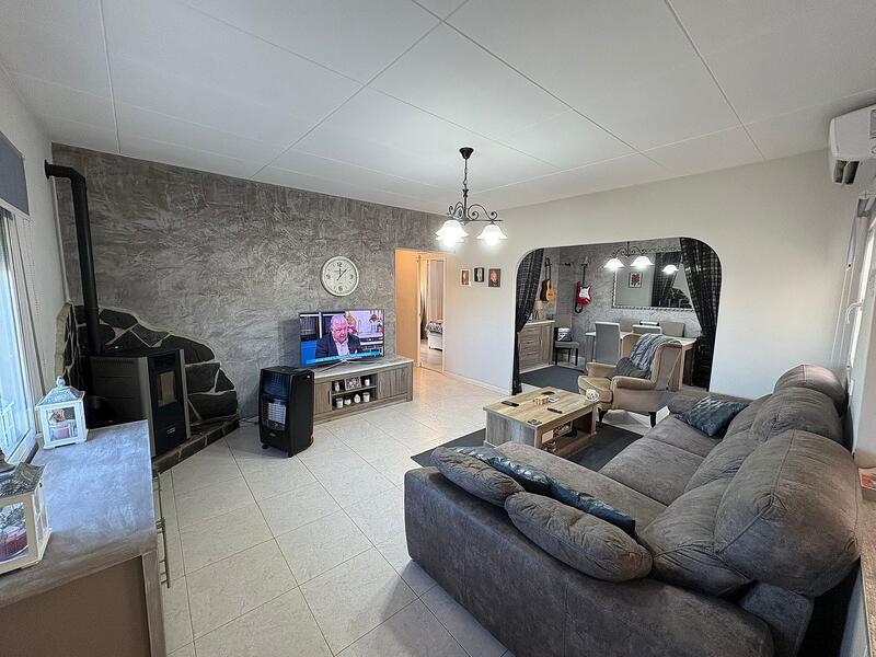 3 спальная комната городская тюрьма продается