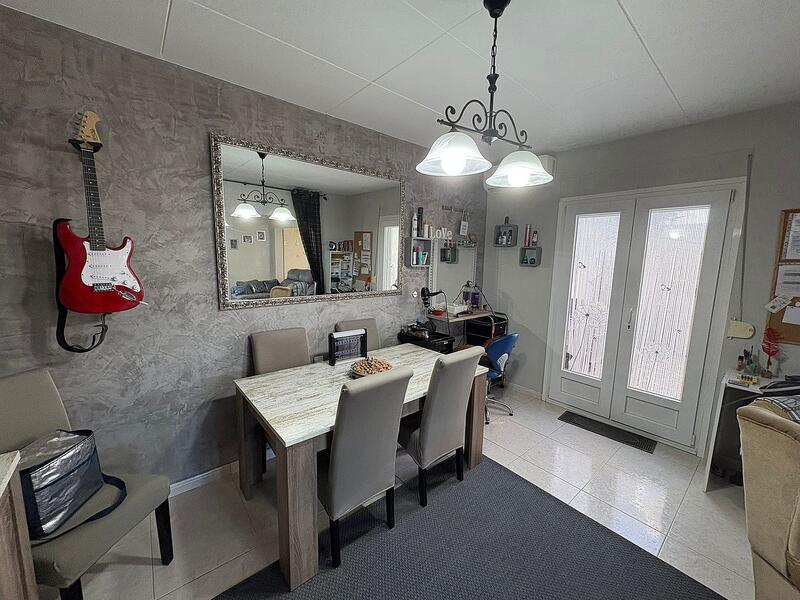 3 спальная комната городская тюрьма продается