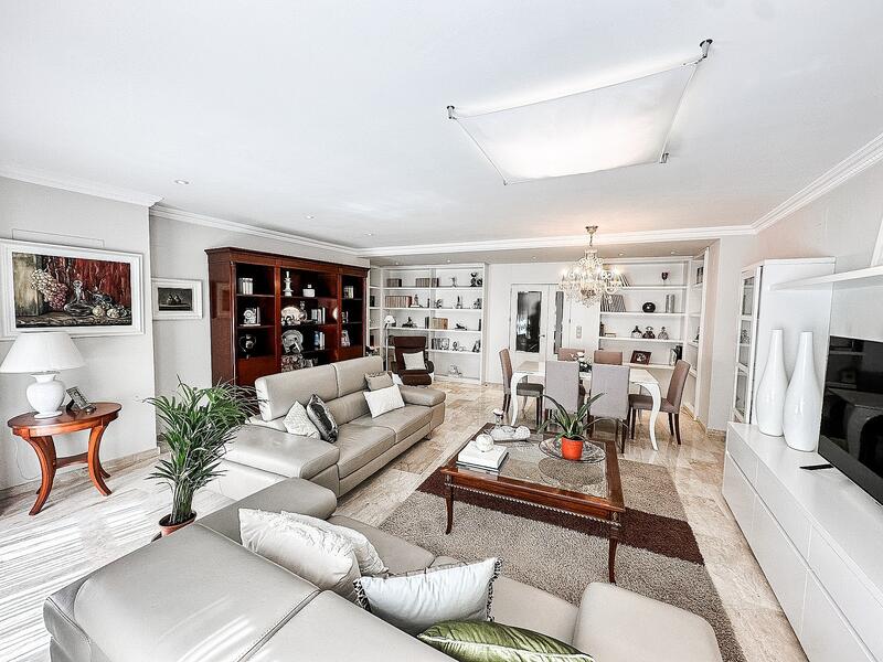 5 bedroom Townhouse for sale