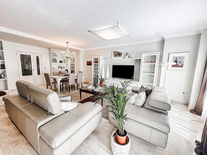 5 bedroom Townhouse for sale