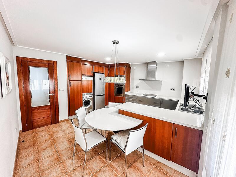 5 bedroom Townhouse for sale