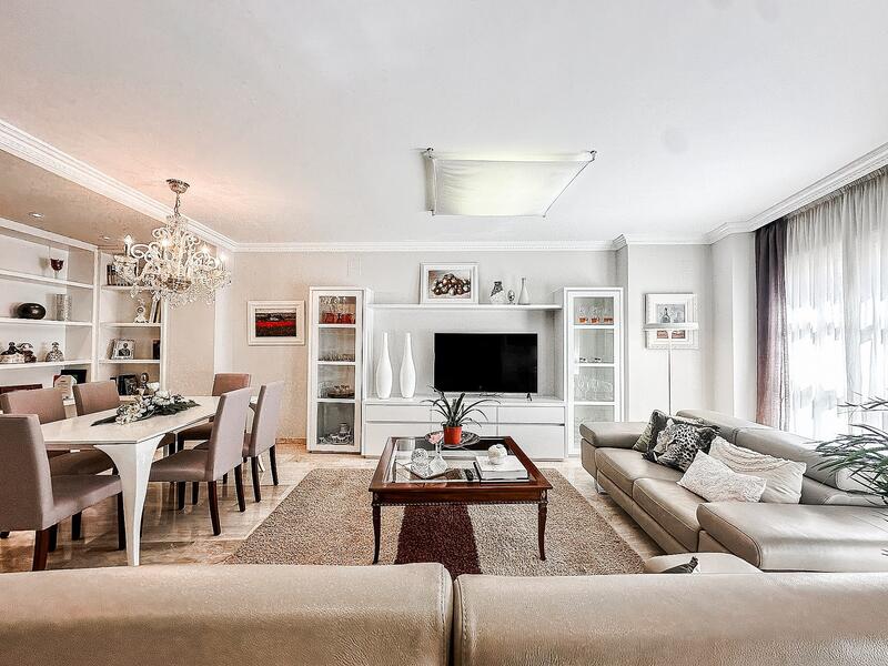 5 bedroom Townhouse for sale