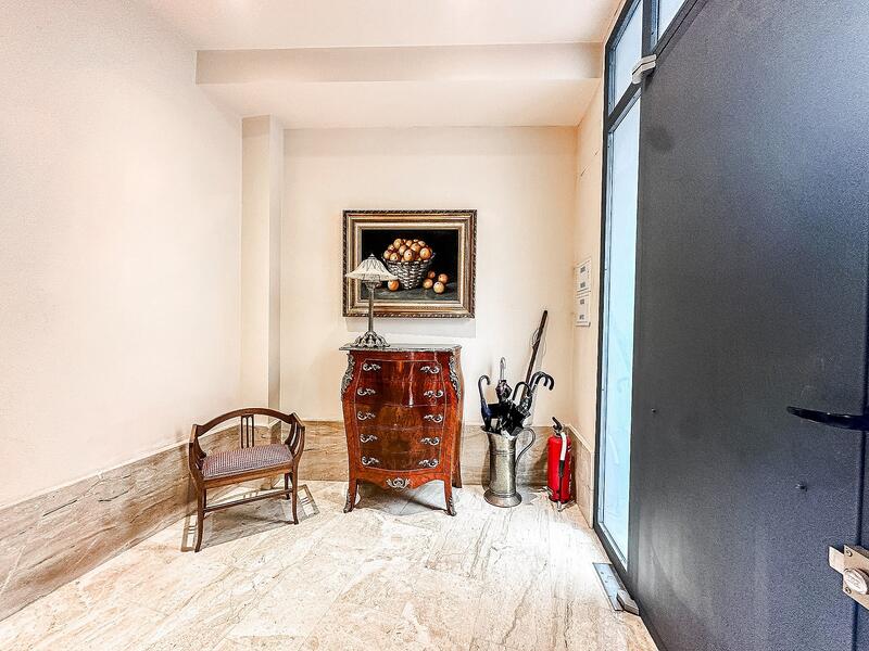 5 bedroom Townhouse for sale