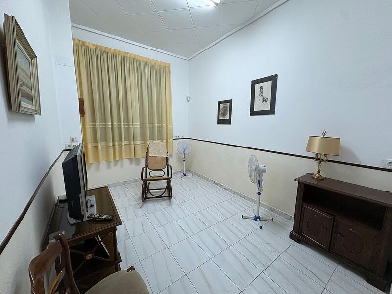 6 bedroom Townhouse for sale