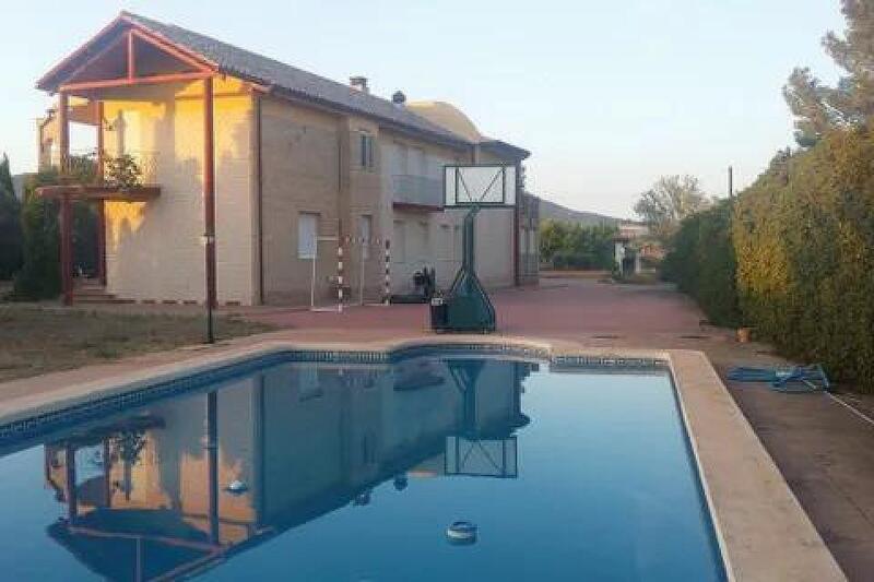 6 soveværelse Landsted til salg