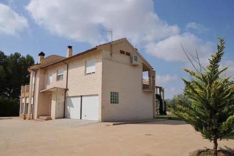 6 soveværelse Landsted til salg