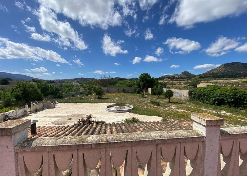 6 bedroom Country House for sale