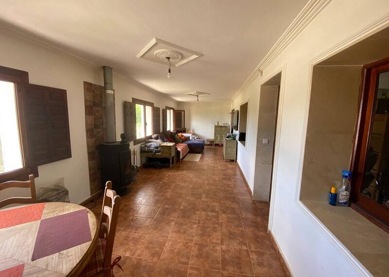 6 bedroom Country House for sale