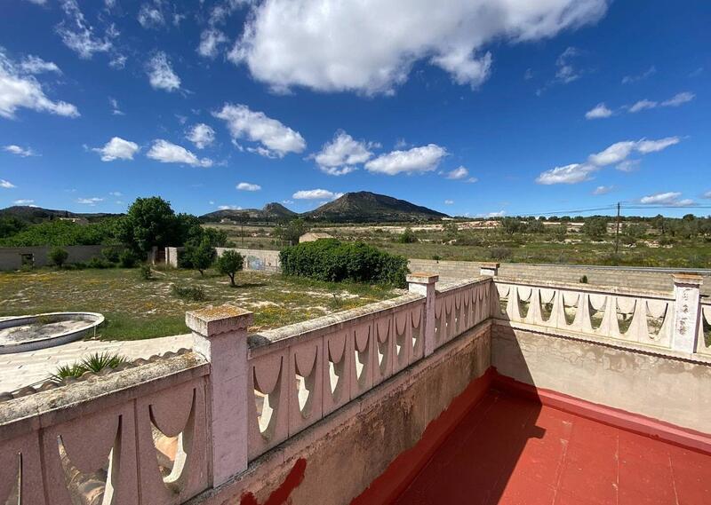 6 bedroom Country House for sale