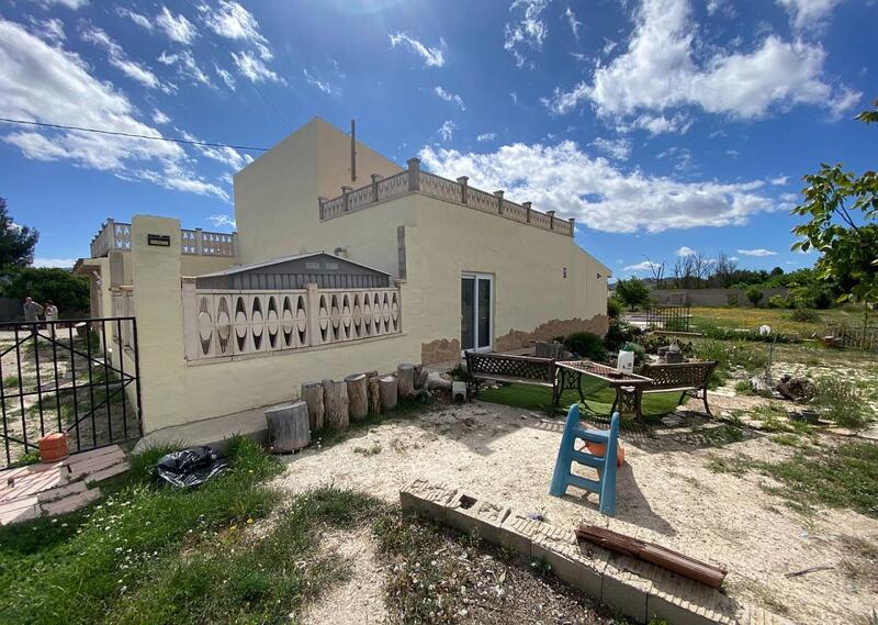 6 bedroom Country House for sale