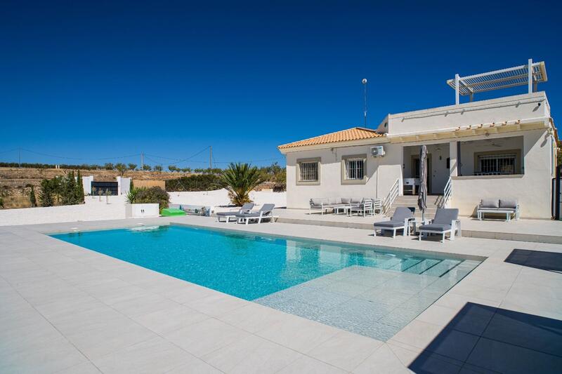 Villa til salg i Pinoso, Alicante