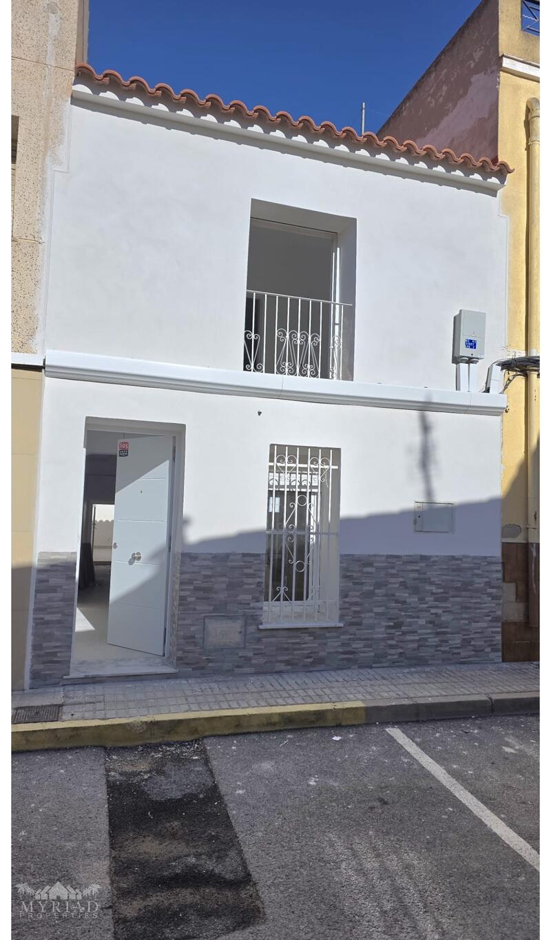 Rekkehus til salgs i Pinoso, Alicante