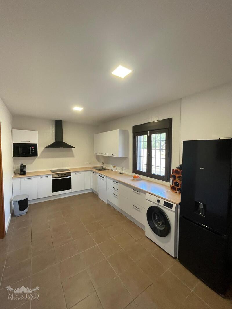 4 Cuarto Villa en venta