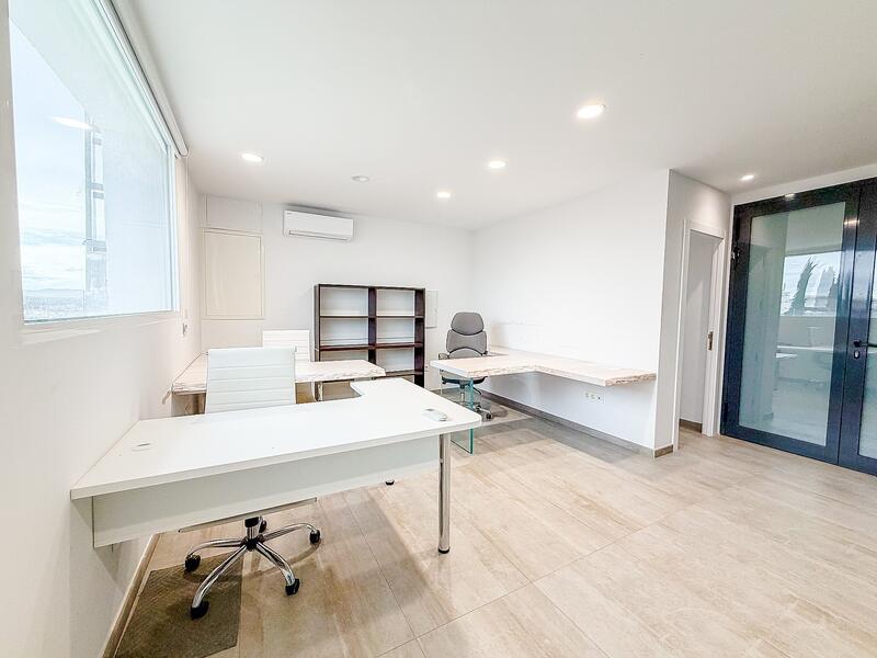 4 bedroom Commercial Property for sale