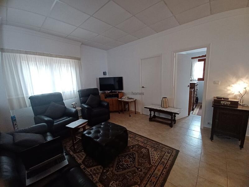 3 bedroom Country House for sale 3 bedroom Country House for sale