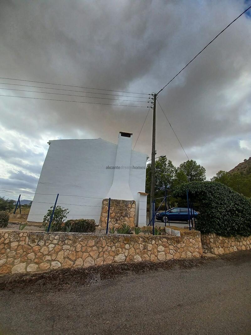 3 bedroom Country House for sale 3 bedroom Country House for sale