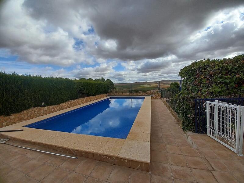 3 bedroom Country House for sale 3 bedroom Country House for sale