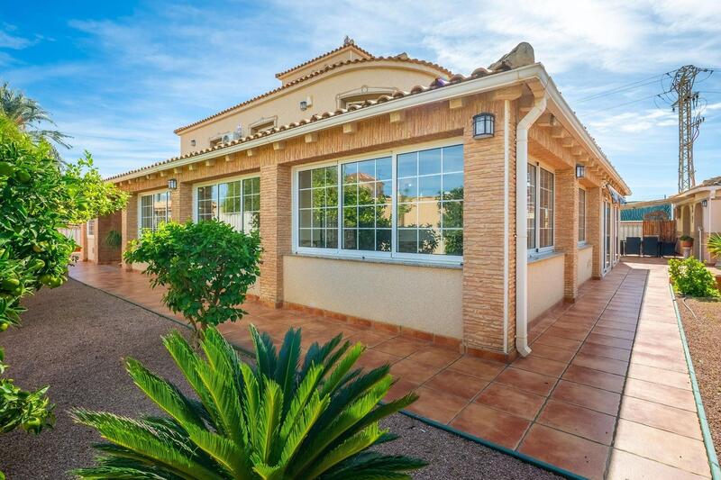 6 Cuarto Villa en venta