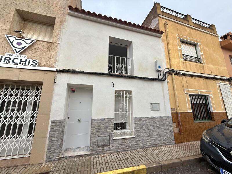 Adosado en venta en Pinoso, Alicante