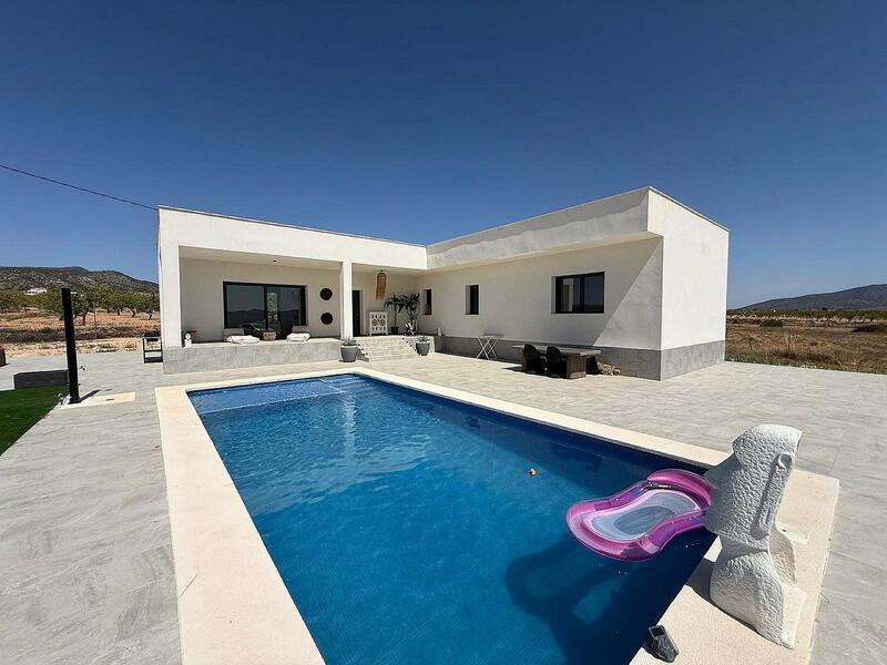 Villa til salg i Pinoso, Alicante