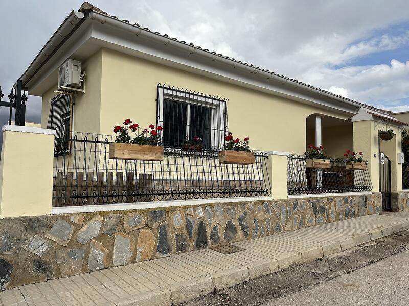 3 bedroom Townhouse for sale