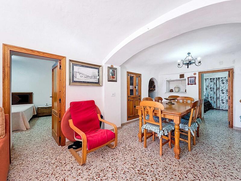 4 soveværelse Grottehus til salg