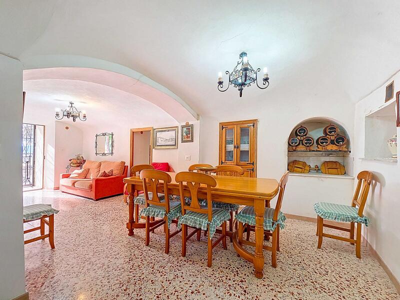 4 soveværelse Grottehus til salg