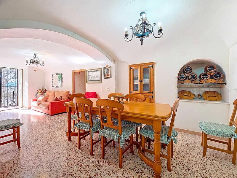 4 soveværelse Grottehus til salg