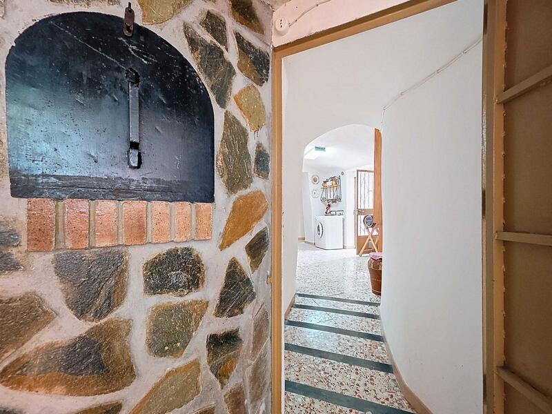 4 soveværelse Grottehus til salg