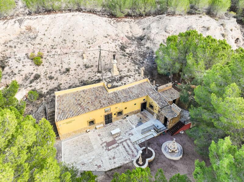 4 soveværelse Grottehus til salg